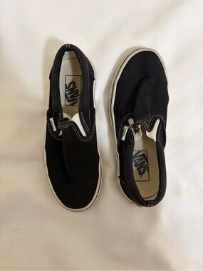 VANS CLASSIC SLIP-ON BLACK CANVAS SHOES – WOMEN’S 6 / MEN’S 4.5